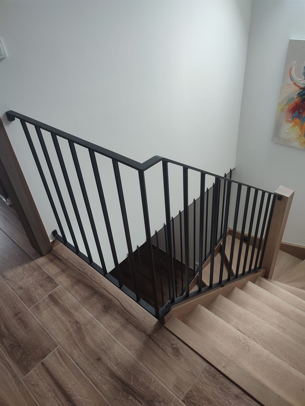 Moderní interiérové ocelové zábradlí u schodiště